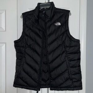 EUC XL Women’s Black North Face Puffer Vest